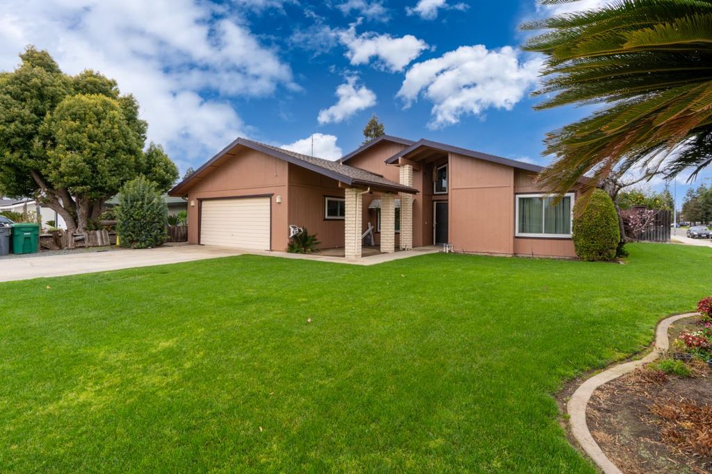 Image 5 of property listing at 1340 Lewis Street, Selma, CA 93662