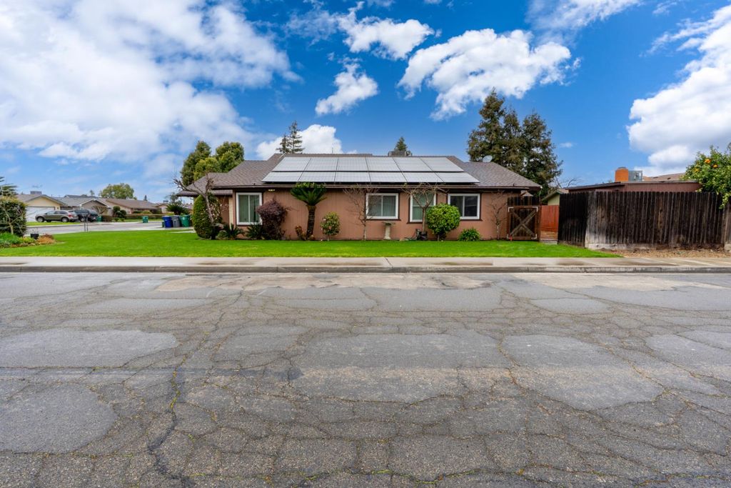 Image 8 of property listing at 1340 Lewis Street, Selma, CA 93662