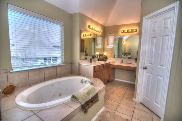 9400 Woodhurst Drive, Mckinney, TX 75072