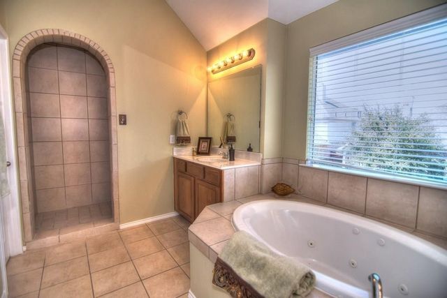 9400 Woodhurst Drive, Mckinney, TX 75072