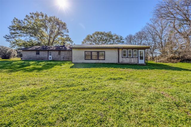 1169 Business 71, Columbus, TX 78934