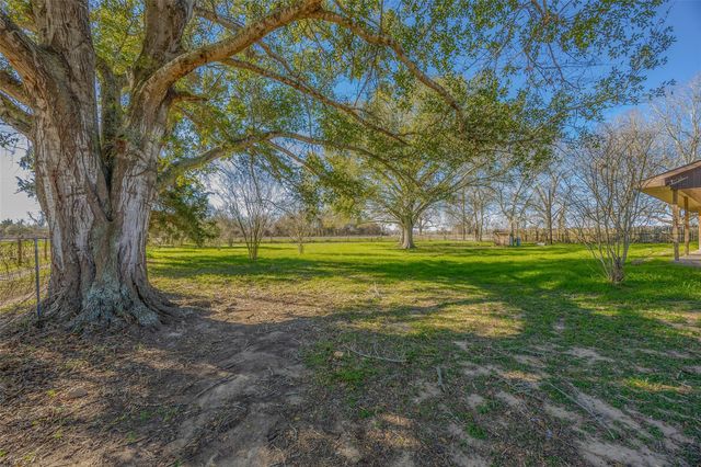 1169 Business 71, Columbus, TX 78934