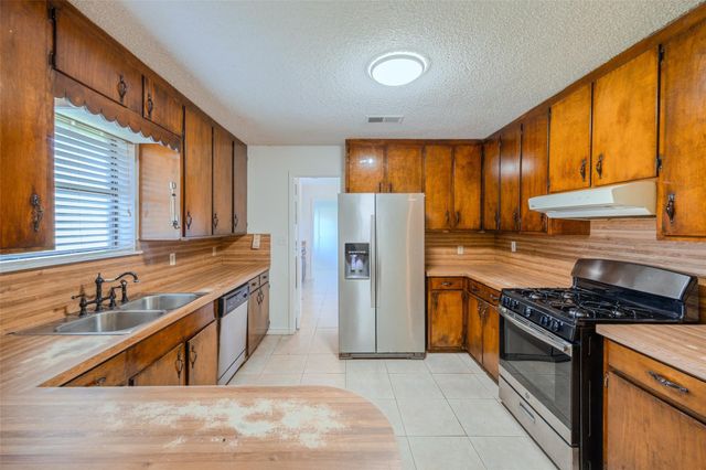 1169 Business 71, Columbus, TX 78934