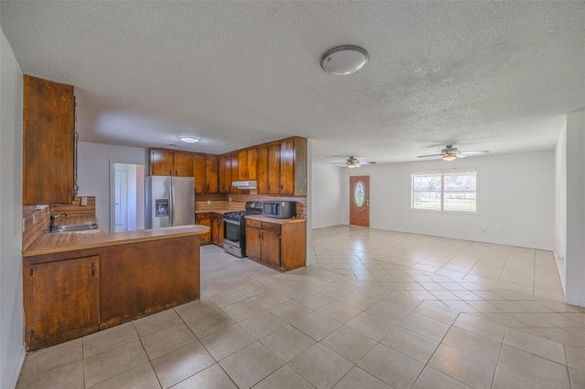 1169 Business 71, Columbus, TX 78934