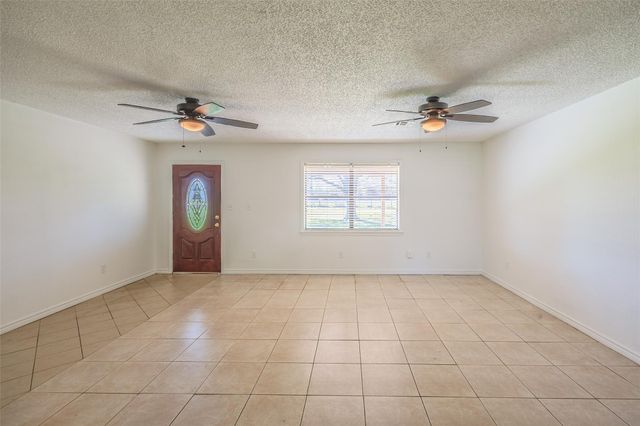 1169 Business 71, Columbus, TX 78934