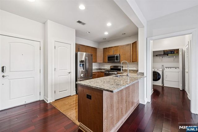 2404 Windsor Park Court 114, Englewood, NJ 07631