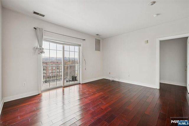 2404 Windsor Park Court 114, Englewood, NJ 07631