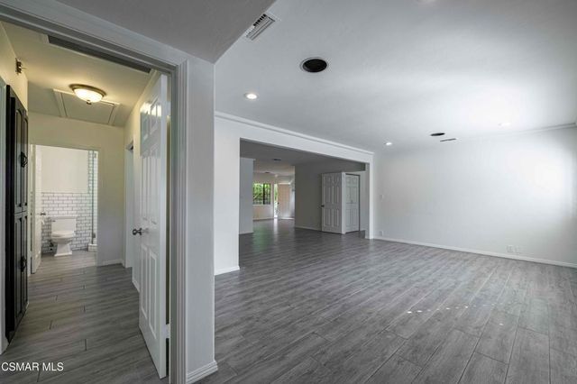 10129 Sarah Street, Toluca Lake, CA 91602