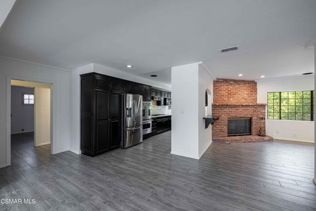 10129 Sarah Street, Toluca Lake, CA 91602