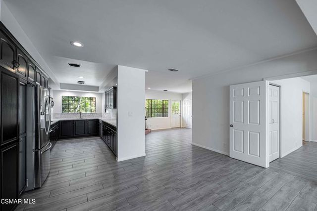 10129 Sarah Street, Toluca Lake, CA 91602
