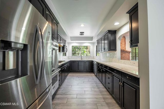 10129 Sarah Street, Toluca Lake, CA 91602