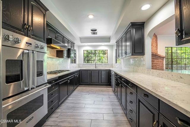 10129 Sarah Street, Toluca Lake, CA 91602