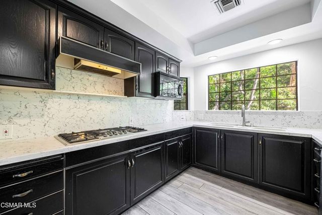 10129 Sarah Street, Toluca Lake, CA 91602
