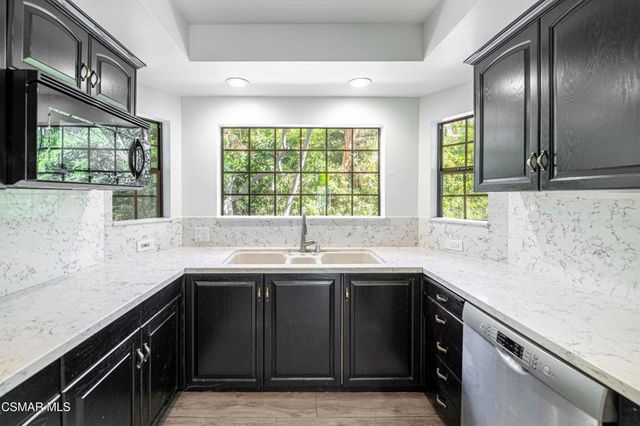 10129 Sarah Street, Toluca Lake, CA 91602