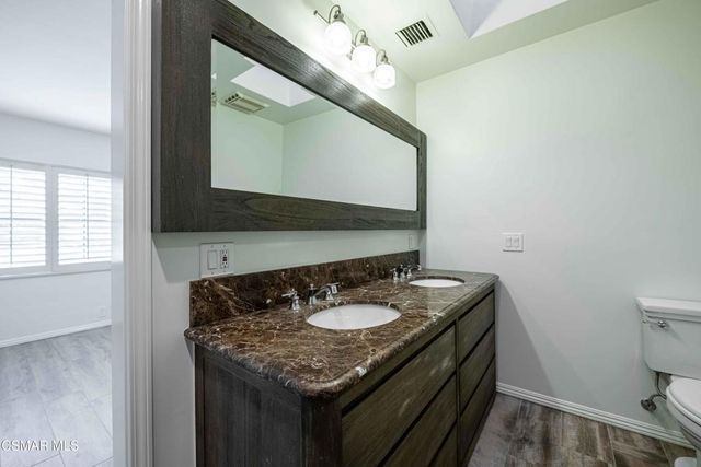10129 Sarah Street, Toluca Lake, CA 91602