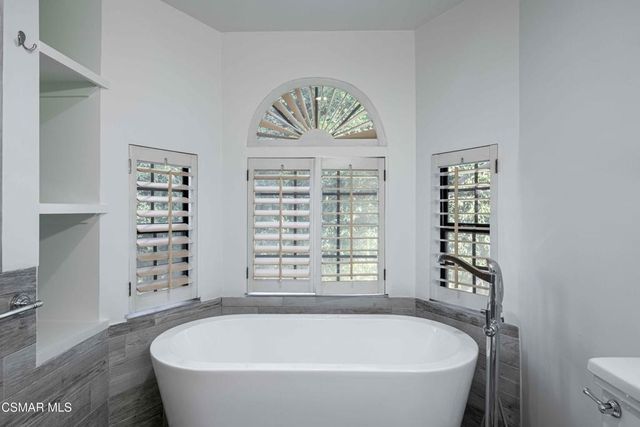 10129 Sarah Street, Toluca Lake, CA 91602