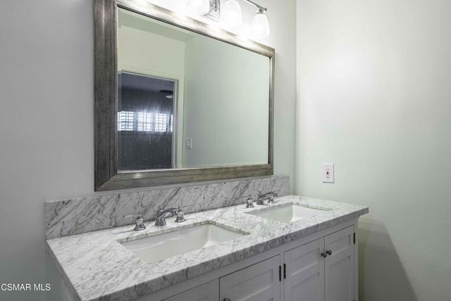 10129 Sarah Street, Toluca Lake, CA 91602