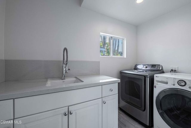 10129 Sarah Street, Toluca Lake, CA 91602