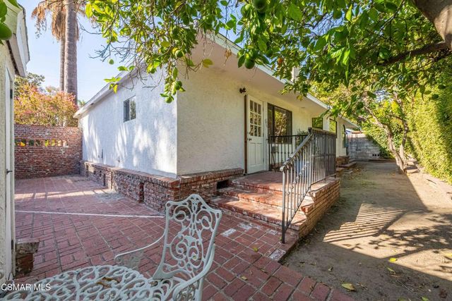 10129 Sarah Street, Toluca Lake, CA 91602