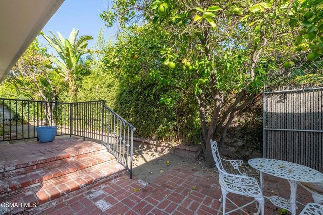 10129 Sarah Street, Toluca Lake, CA 91602