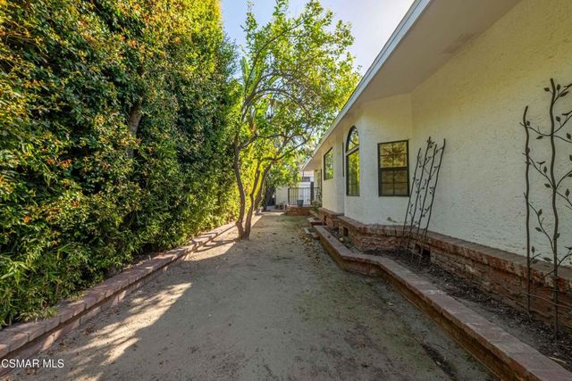 10129 Sarah Street, Toluca Lake, CA 91602