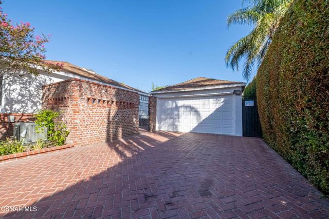 10129 Sarah Street, Toluca Lake, CA 91602