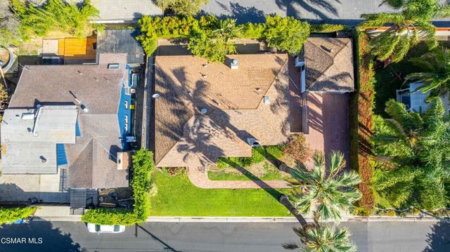 10129 Sarah Street, Toluca Lake, CA 91602