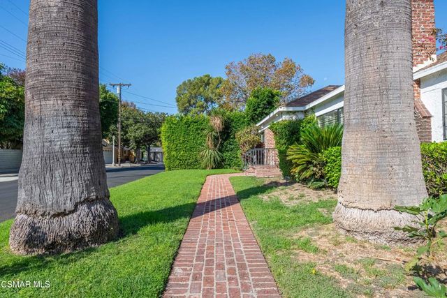 10129 Sarah Street, Toluca Lake, CA 91602
