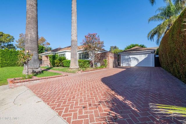 10129 Sarah Street, Toluca Lake, CA 91602