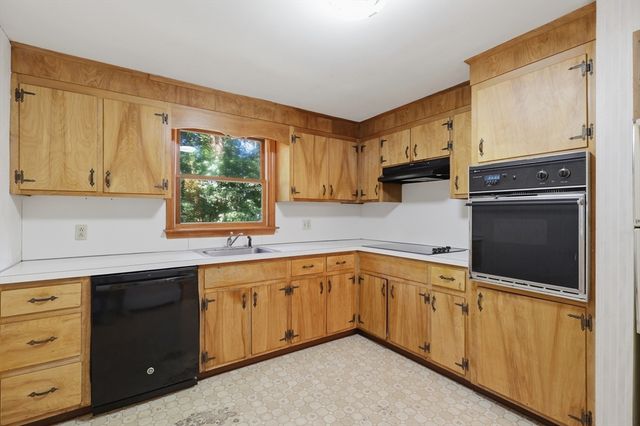 9 Keith Road, Wayland, MA 01778
