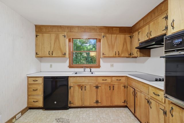 9 Keith Road, Wayland, MA 01778