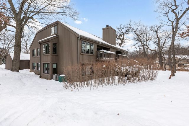 563 Woodview Road D, Lake Barrington, IL 60010