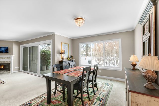 563 Woodview Road D, Lake Barrington, IL 60010