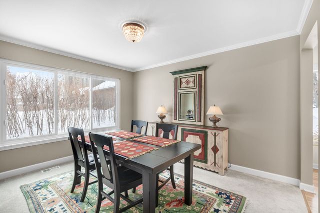 563 Woodview Road D, Lake Barrington, IL 60010