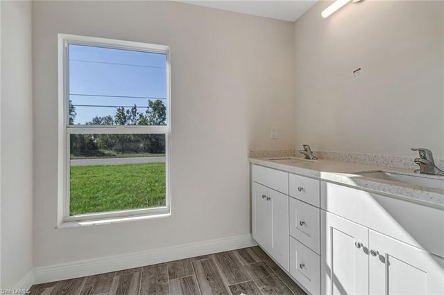 1121 Jacaranda PKWY E, Cape Coral, FL 33909