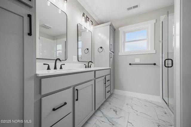 915 Manitoba Drive, Bowling Green, OH 43402