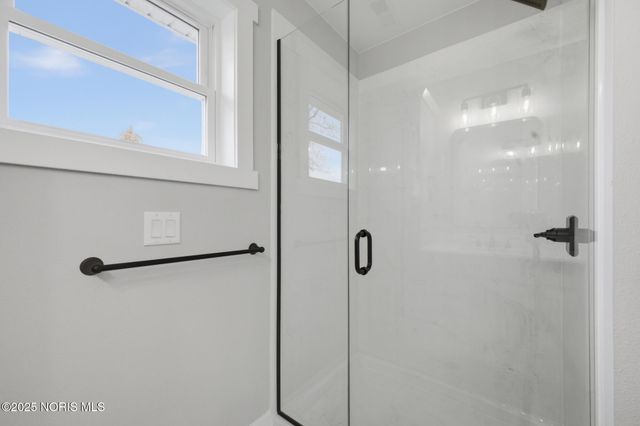 915 Manitoba Drive, Bowling Green, OH 43402