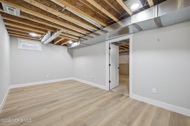 915 Manitoba Drive, Bowling Green, OH 43402