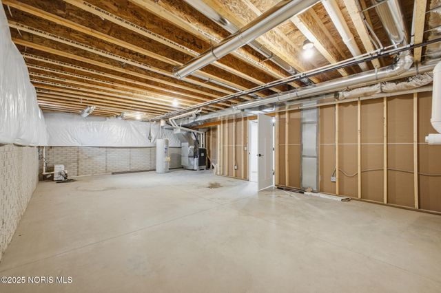 915 Manitoba Drive, Bowling Green, OH 43402