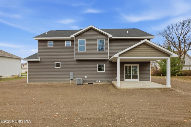 915 Manitoba Drive, Bowling Green, OH 43402