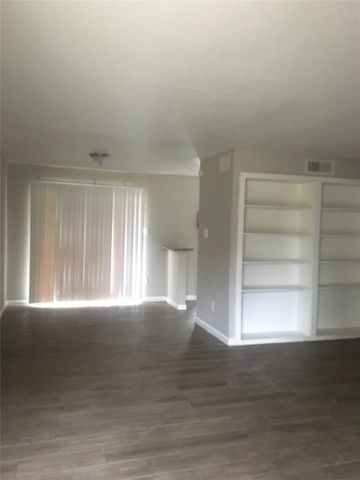 5625 Antoine Drive 708, Houston, TX 77091