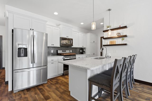 2220 ARROWHEAD DR, Spearfish, SD 57783