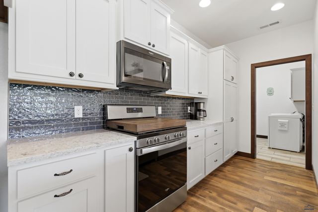 2220 ARROWHEAD DR, Spearfish, SD 57783