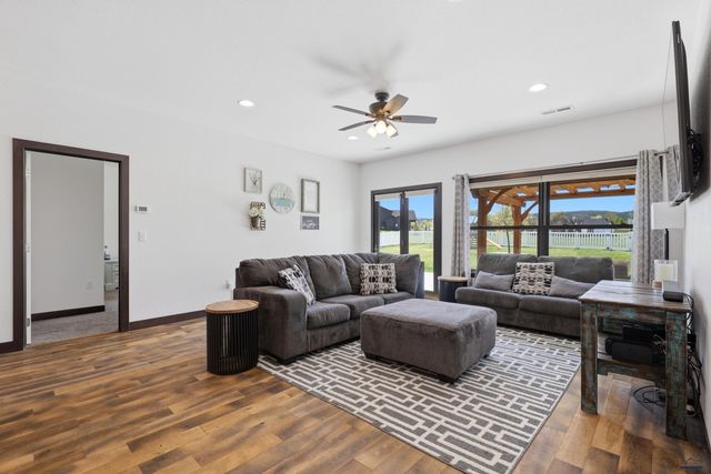 2220 ARROWHEAD DR, Spearfish, SD 57783