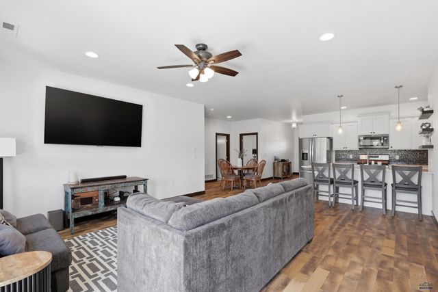 2220 ARROWHEAD DR, Spearfish, SD 57783