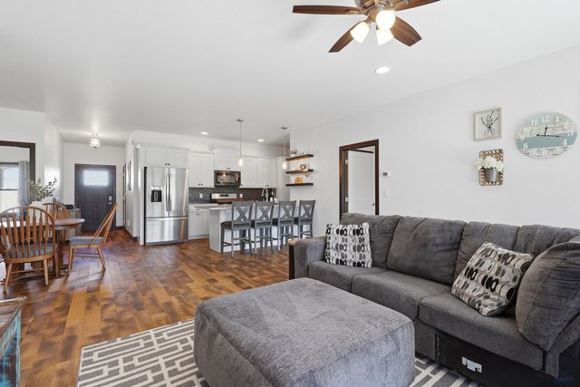 2220 ARROWHEAD DR, Spearfish, SD 57783
