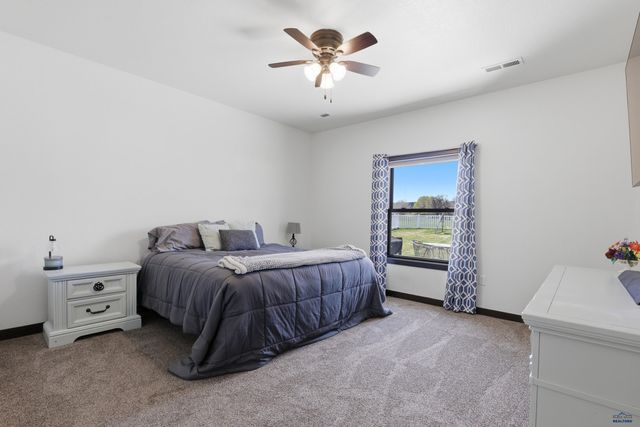 2220 ARROWHEAD DR, Spearfish, SD 57783