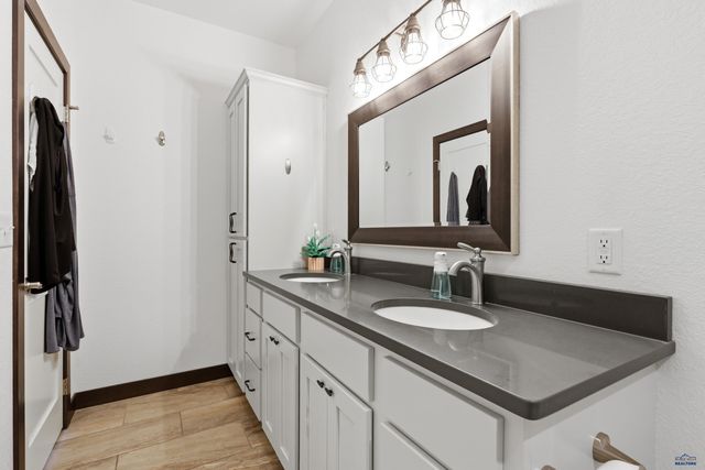 2220 ARROWHEAD DR, Spearfish, SD 57783