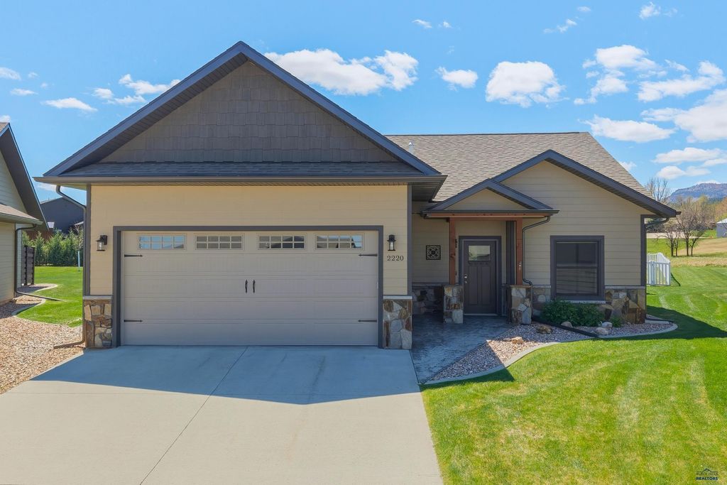 2220 ARROWHEAD DR, Spearfish, SD 57783