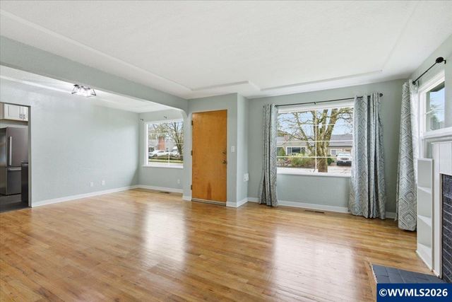 1084 24th St, Salem, OR 97301